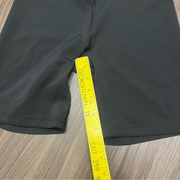 New Balance women sz S  Athletic Compression Shorts - Picture 5 of 7